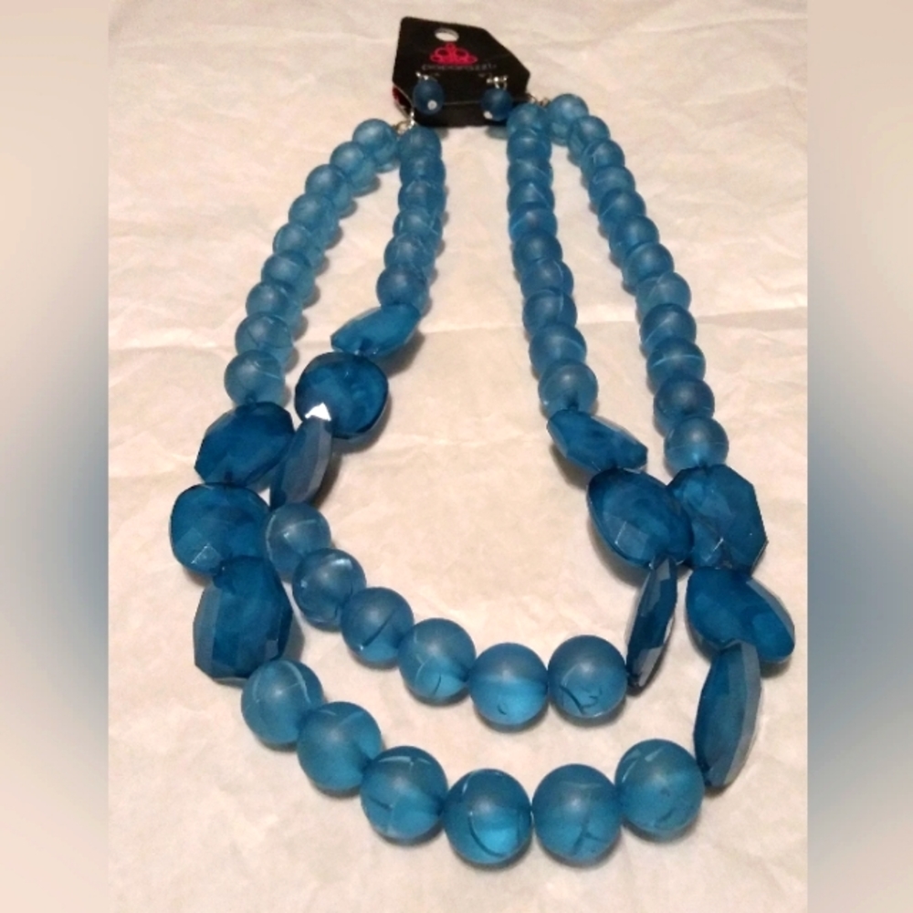 New earring / necklace set (blue)